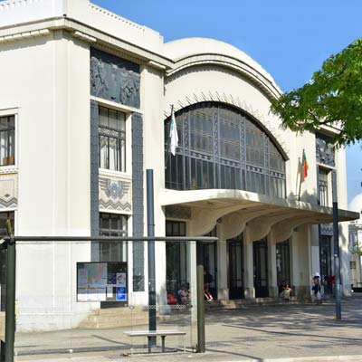 Железнодорожный вокзал Кайш-ду-Содрэ в Лиссабоне