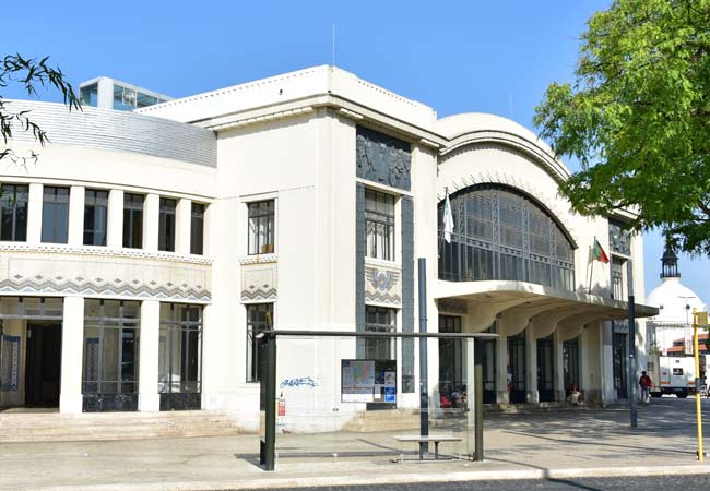 The Cais do Sodré train station