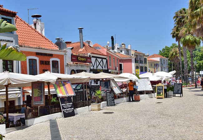 Il y a de nombreux endroits où déjeuner à Cascais.